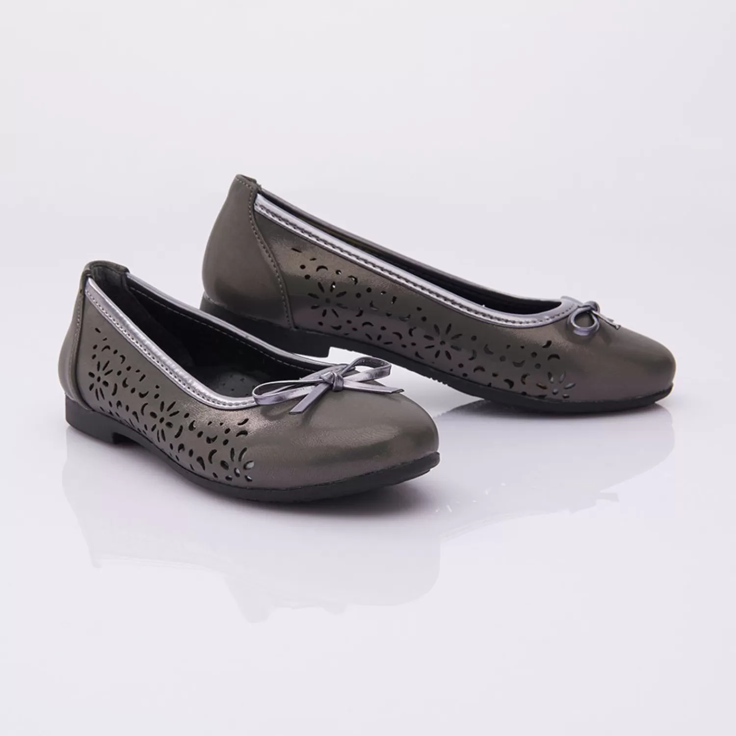 Shoes^Perla Dark Floral Perforated Flats Gray