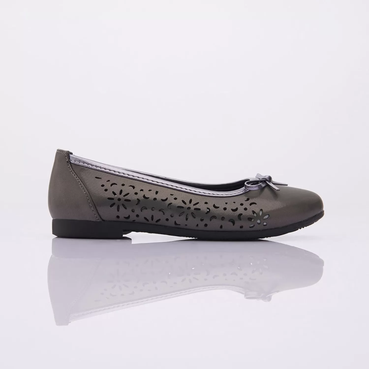 Shoes^Perla Dark Floral Perforated Flats Gray