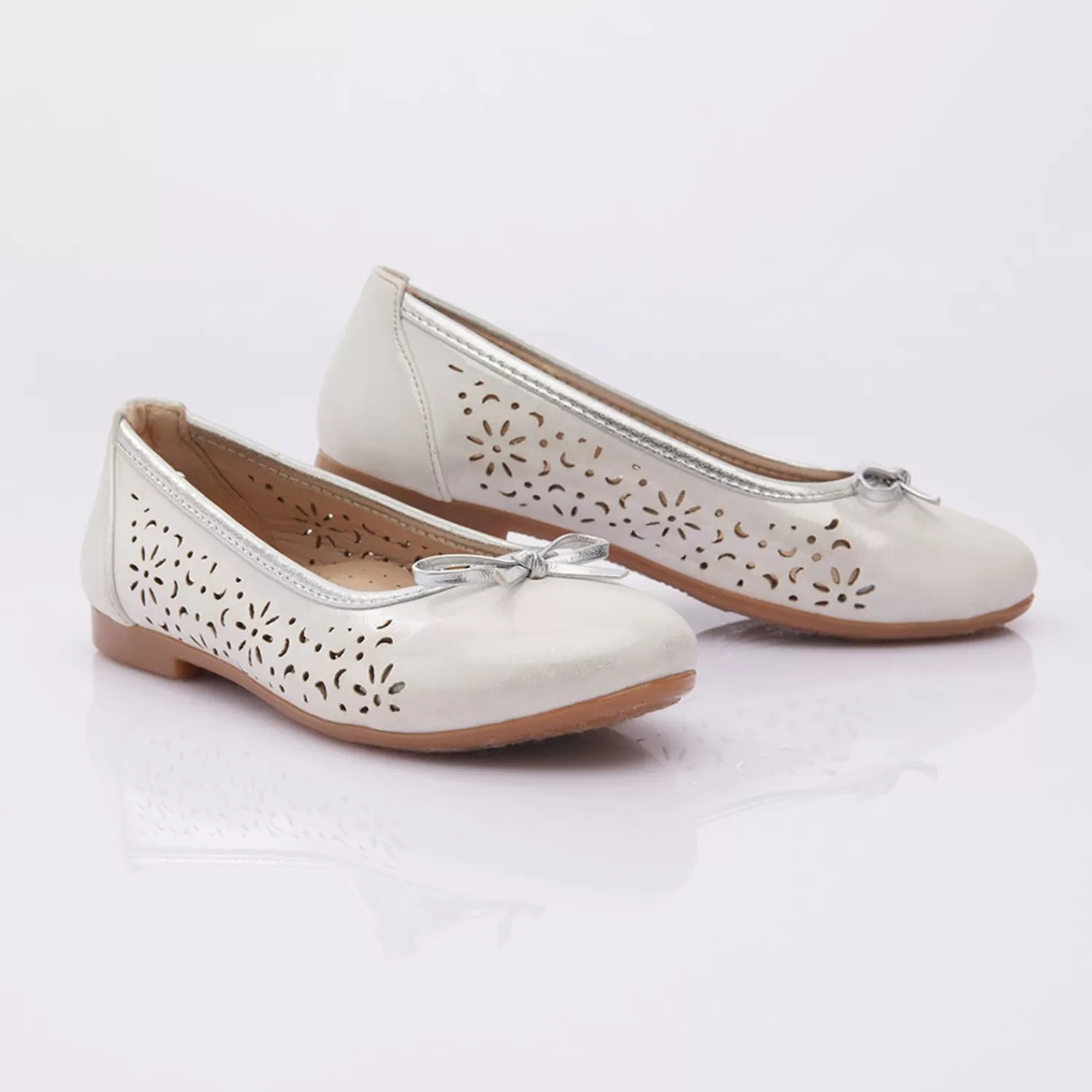 Shoes^Perla Floral Perforated Flats White