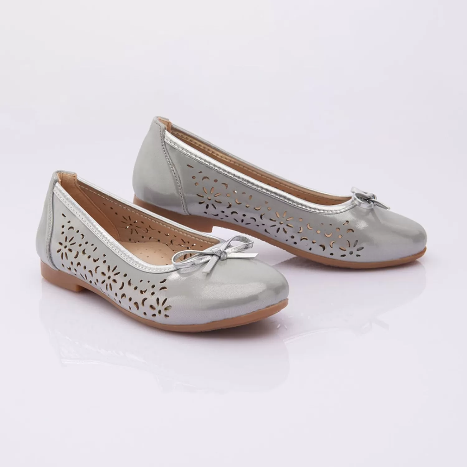 Shoes^Perla Floral Perforated Flats Silver